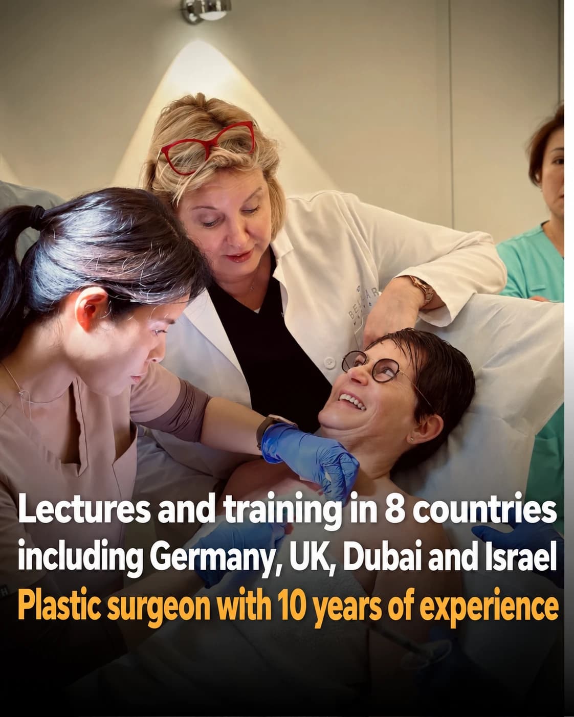 Source teaching photograph with historical lecture-experience caption — AI-assisted English adaptation; not an unedited medical original