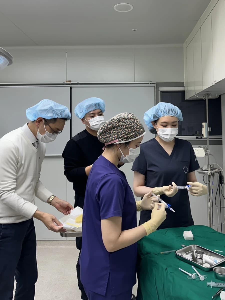 원문 이미지 3 — 당시 자료와 크레딧 유지, 재게시 승인 대기